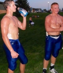 Boys I WOULDN'T say NO to  5ddcfea02f926.jpg