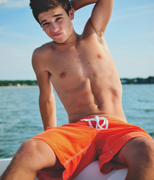 Boys I WOULDN'T say NO to  5ddcfefac0fc8.jpg