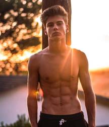 Boys I WOULDN'T say NO to  5ddcff028ea89.jpg