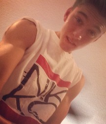 Boys I WOULDN'T say NO to  5ddcff03ce257.jpg