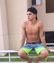 Boys I WOULDN'T say NO to  5ddcff22a22a0.jpg