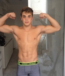 Boys I WOULDN'T say NO to  5ddcff36b0632.jpg