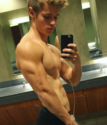 Boys I WOULDN'T say NO to  5ddcff7001c73.png