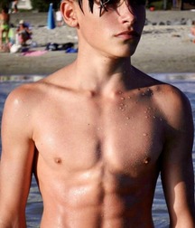 Selfies 7 guys with abs 5e9e42282b8fb.jpg