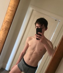 Selfies 7 guys with abs 5e9e42369c96a.jpg