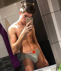 Selfies 9 Super skinny super cute 5eaf5938f2b43.jpg