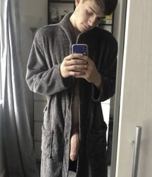 Selfies 11 XL 5ecae113e8cbc.jpg