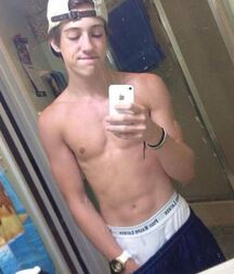 Selfie 12   5ecb078e1abd5.jpg