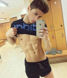 Selfies 18 Super Skinny 2