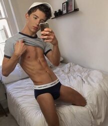 Selfies 18 Super Skinny 2 5f65193bc53dd.jpg