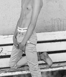 Selfies 18 Super Skinny 2 5f651954d096f.jpg