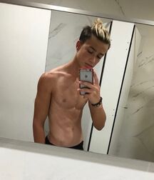 Selfies 29 Showing and sharing boys porn 602b00b7aede2.jpg