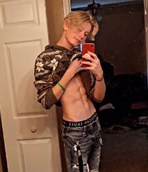 Selfies 29 Showing and sharing boys porn 602b00c133899.jpg