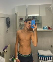 Selfies 29 Showing and sharing boys porn 602b00dbcde52.jpg