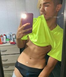 Selfie Posing pics gay tube cute 31  6056707bab5a7.jpg