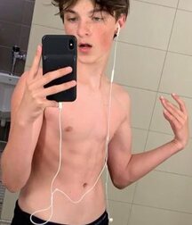 Selfie Posing pics gay tube cute 31  6056709dab507.jpg