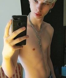 Selfie Posing pics gay tube cute 31  605670dcbd427.jpg