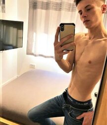 Selfie Posing pics gay tube cute 31  605670f28e7b4.jpg