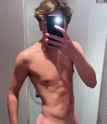 Selfie 22 Hot Hot Dudes Gay Porn 618480f119519.jpg