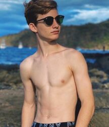 Selfie 22 Hot Hot Dudes Gay Porn 618481027ea25.jpg