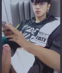 Selfie Gay Porn Studs Showing Cocks Snap 61dcefcec4600.jpg