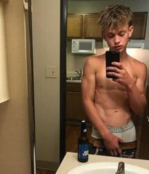 Wow Porn Boys Selfie Boners & more 62c777f881403.jpg