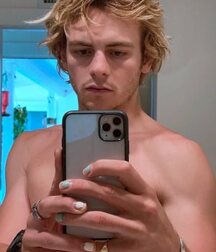 Wow Porn Boys Selfie Boners & more 62c778306538d.jpg
