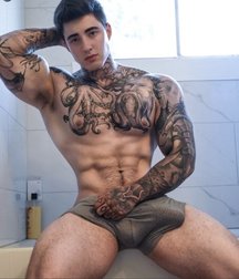 More Bulges and nice Boys 5e8dc18751a4e.jpg