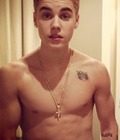 Shirtless Biebs (for real this time)