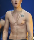 Shirtless Biebs (for real this time) 525be24196cda.jpg