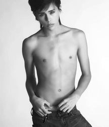 Shirtless 02 5b17e4a2c4d1c.jpg