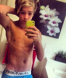 Pretty boys and armpits 1 565e1e223fb93.jpg