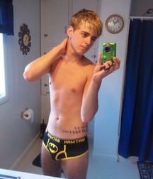 pretty boys and armpits 3 56afcffb4ea10.jpg