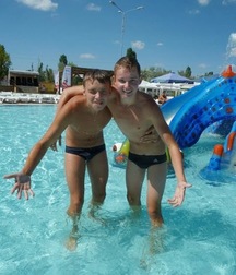 Boys-Speedos-Water = FUN! 01 5b8f2512b0b1c.jpg