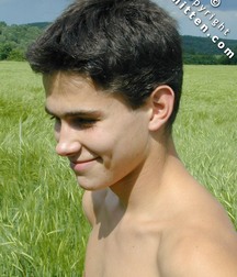 Alvin 5bf92fedefcad.jpg