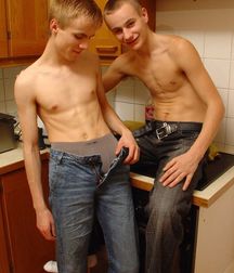 Tommy  & Klausik 5c051edc1df07.jpg