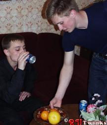 Max & Alex 5c0a64f7a90e4.jpg