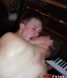 Max & Alex 5c0a671f450a5.jpg
