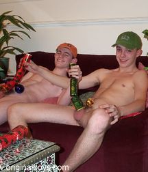 Cocky & Nobby B 5c0e3d773d382.jpg