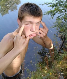 Viktor 5c3f2410c74f4.jpg