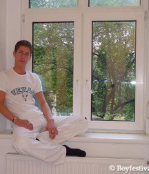 Aaron 1a 5c459556a96df.jpg