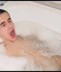 Alex 5c4af3256b077.jpg