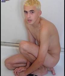 Alex 5c4af3aec3820.jpg