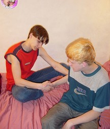 Aleksei and Cocky 1 5c56e3ea8e33d.jpg
