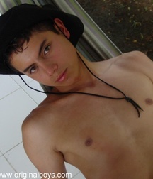 Andres B 5c6bc3c39945b.jpg