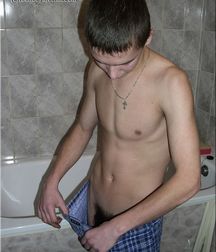 No sex just nude, and a bath. 5cc69c0626396.jpg