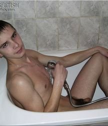 No sex just nude, and a bath. 5cc69c720520a.jpg