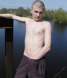 Alex 5cd2762429045.jpg