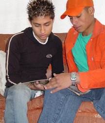 Maku and Danny 5cecf64bc118e.jpg