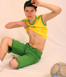Simon A  5d0b2b1cb3b86.jpg